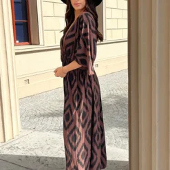 Oversized Jurk Met Print Dyane Choco 10 Oversized Jurk Met Print Dyane Choco -Mooie Stijl Verkoop Oversized Jurk Met Pint Dyane Choco 2 586x900 1