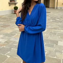 Plooien V-hals Jurk Tess Kobalt -Mooie Stijl Verkoop Plooien V hals Jurk Tess Kobalt 2 586x900 2