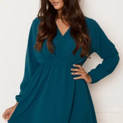 Plooien V-hals Jurk Tess Petrol -Mooie Stijl Verkoop Plooien V hals Jurk Tess Petrol 3 586x900 1