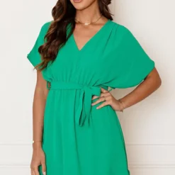 Deal Ruches Jurk Mandy -Mooie Stijl Verkoop Ruches Jurk Mandy Bright Green 3 586x900 2