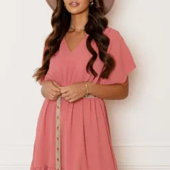 Mooie Stijl Verkoop -Mooie Stijl Verkoop Ruches Jurk Mandy Dust Roze 1 586x900 1