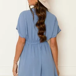 Ruches Jurk Mandy Jeansblauw -Mooie Stijl Verkoop Ruches Jurk Mandy Jeansblauw1 586x900 1