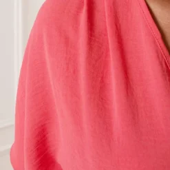 Ruches Jurk Mandy Koraal 9 Ruches Jurk Mandy Koraal -Mooie Stijl Verkoop Ruches Jurk Mandy Koraal 2 586x900 1