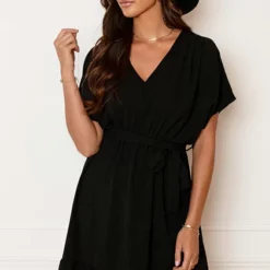 Ruches Jurk Mandy Zwart -Mooie Stijl Verkoop Ruches Jurk Mandy Zwart 5 586x900 2