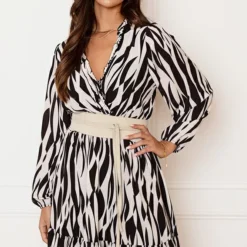 Ruffle Print Jurk Saar Zwart Beige