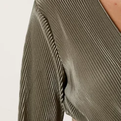 Silky Ribstof Jurk Evy Army -Mooie Stijl Verkoop Silky Ribstof Jurk Evy Army 3 586x900 1