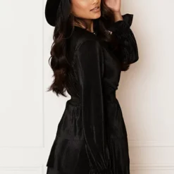 Silky Ribstof Jurk Evy Zwart -Mooie Stijl Verkoop Silky Ribstof Jurk Evy Zwart 6 586x900 1