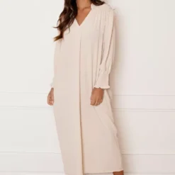 Smocked Maxi Jurk Babette Beige 16 Smocked Maxi Jurk Babette Beige -Mooie Stijl Verkoop Smocked Maxi Jurk Babette Beige 2 586x900 2