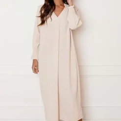 Smocked Maxi Jurk Babette Beige 19 Smocked Maxi Jurk Babette Beige -Mooie Stijl Verkoop Smocked Maxi Jurk Babette Beige 6 586x900 2