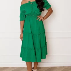 Smocked Offshoulder Jurk Sophia Bright Green 11 Smocked Offshoulder Jurk Sophia Bright Green -Mooie Stijl Verkoop Smocked Offshoulder Jurk Sophia Bright Green 1 586x900 1