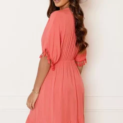 V-hals Lurex Jurk Maris Koraal -Mooie Stijl Verkoop V HALS LUREX JURK MARIS KORAAL 8 586x900 1