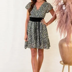 V-hals Bloemen Jurk Kimberly Marine Geel -Mooie Stijl Verkoop V hals Bloemen Jurk Kimberly Marine Geel 2 586x900 1