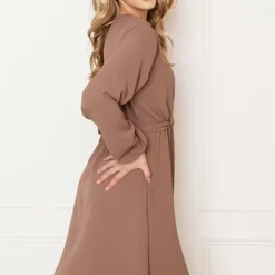 V-hals Jurk Kate Taupe -Mooie Stijl Verkoop V hals Jurk Kate Taupe 7 586x900 1