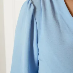 V-hals Knopen Jurk Emmy Babyblauw -Mooie Stijl Verkoop V hals Knopen Jurk Emmy Babyblauw 586x900 1