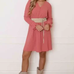 V-hals Knopen Jurk Emmy Dust Pink -Mooie Stijl Verkoop V hals Knopen Jurk Emmy Dust Pink 3 586x900 1