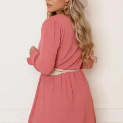 V-hals Knopen Jurk Emmy Dust Pink -Mooie Stijl Verkoop V hals Knopen Jurk Emmy Dust Pink 6 586x900 1