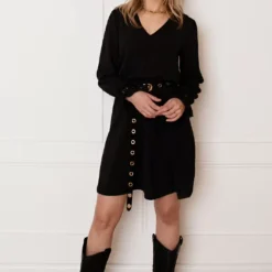 V-hals Knopen Jurk Emmy Zwart -Mooie Stijl Verkoop V hals Knopen Jurk Emmy Zwart 6 586x900 1
