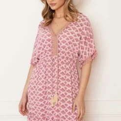 V-hals Lurex Jurk Print Maris Dust Pink -Mooie Stijl Verkoop V hals Lurex Jurk Print Maris Dust Pink 4 586x900 2