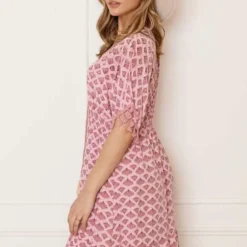 V-hals Lurex Jurk Print Maris Dust Pink -Mooie Stijl Verkoop V hals Lurex Jurk Print Maris Dust Pink 5 586x900 1