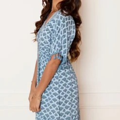 V-hals Lurex Jurk Print Maris Jeansblauw -Mooie Stijl Verkoop V hals Lurex Jurk Print Maris Jeansblauw 3 586x900 1