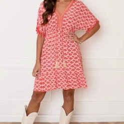 V-hals Lurex Jurk Print Maris Koraal -Mooie Stijl Verkoop V hals Lurex Jurk Print Maris Koraal 3 586x900 1