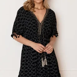 V-hals Lurex Jurk Print Maris Zwart -Mooie Stijl Verkoop V hals Lurex Jurk Print Maris Zwart 2 586x900 2