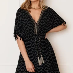 V-hals Lurex Jurk Print Maris Zwart -Mooie Stijl Verkoop V hals Lurex Jurk Print Maris Zwart 3 586x900 1