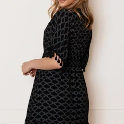 V-hals Lurex Jurk Print Maris Zwart -Mooie Stijl Verkoop V hals Lurex Jurk Print Maris Zwart 5 586x900 1