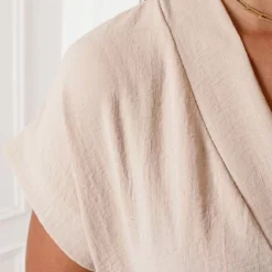 V-hals Midi Jurk Lilly Beige -Mooie Stijl Verkoop V hals Midi Jurk Lilly Beige 3 586x900 1