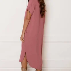 V-hals Midi Jurk Lilly Dust Roze -Mooie Stijl Verkoop V hals Midi Jurk Lilly Dust Roze 2 586x900 1