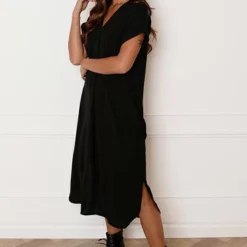 V-hals Midi Jurk Lilly Zwart -Mooie Stijl Verkoop V hals Midi Jurk Lilly Zwart 3 586x900 2