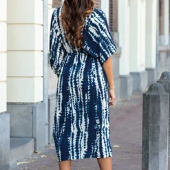 V-hals Print Jurk Gianna Marine -Mooie Stijl Verkoop V hals Print Jurk Gianna Marine 3 586x900 1